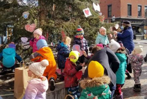 Decorating the Portsmouth Tree of Love